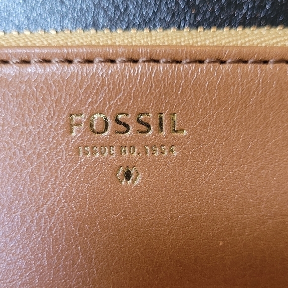 Fossil Slim Leather Zipper Pouch - Picture 5 of 7